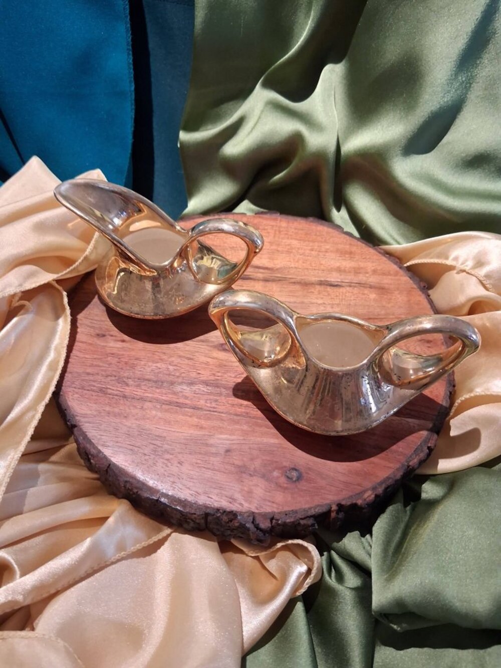 VTG Pair Pearl China Co. Hand Decorated 22 Kt Gold Cruet / Pitchers USA